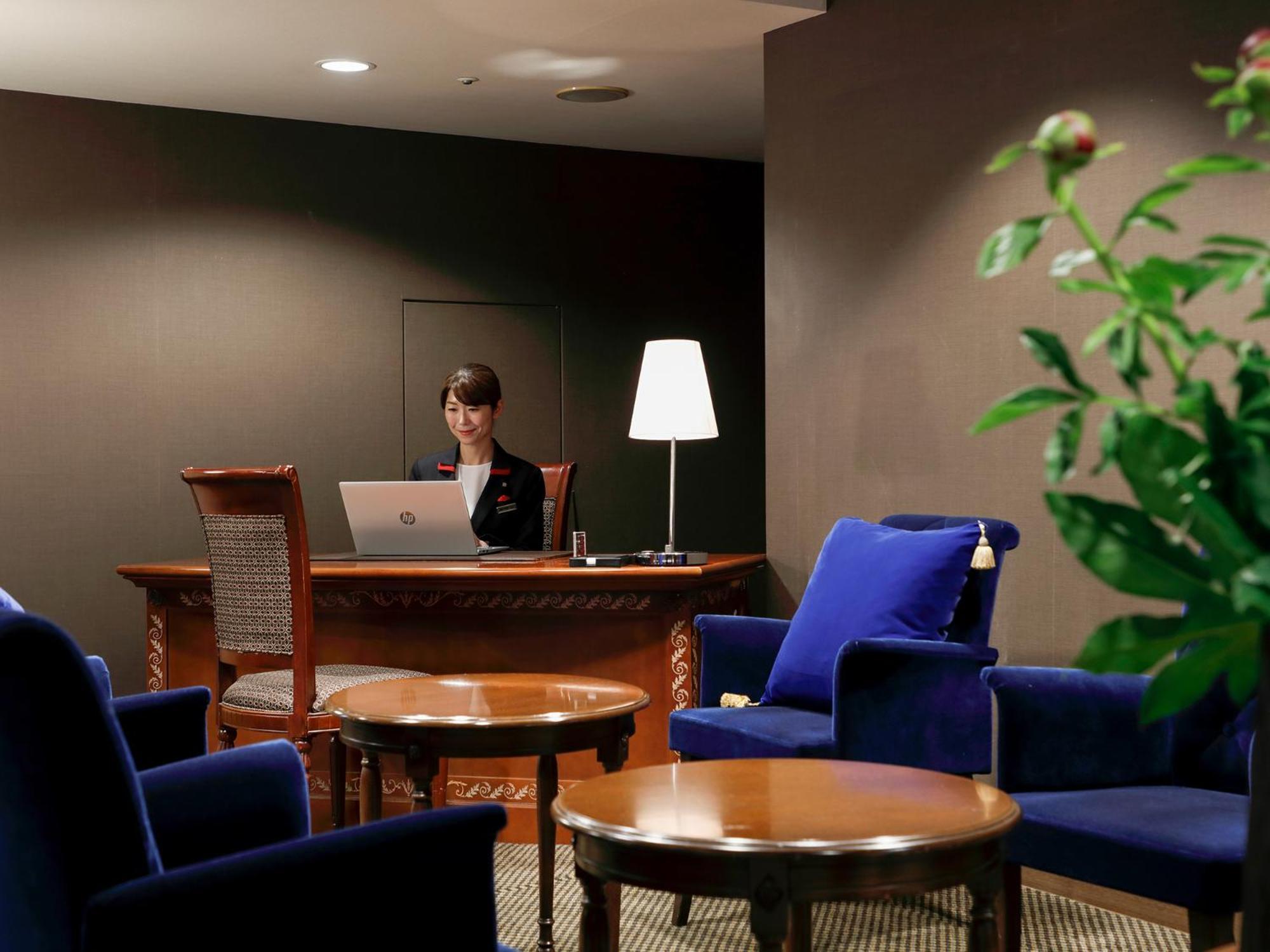 Premier Hotel -Tsubaki- Sapporo Exterior photo Concierge at the Mandarin Oriental, Tokyo