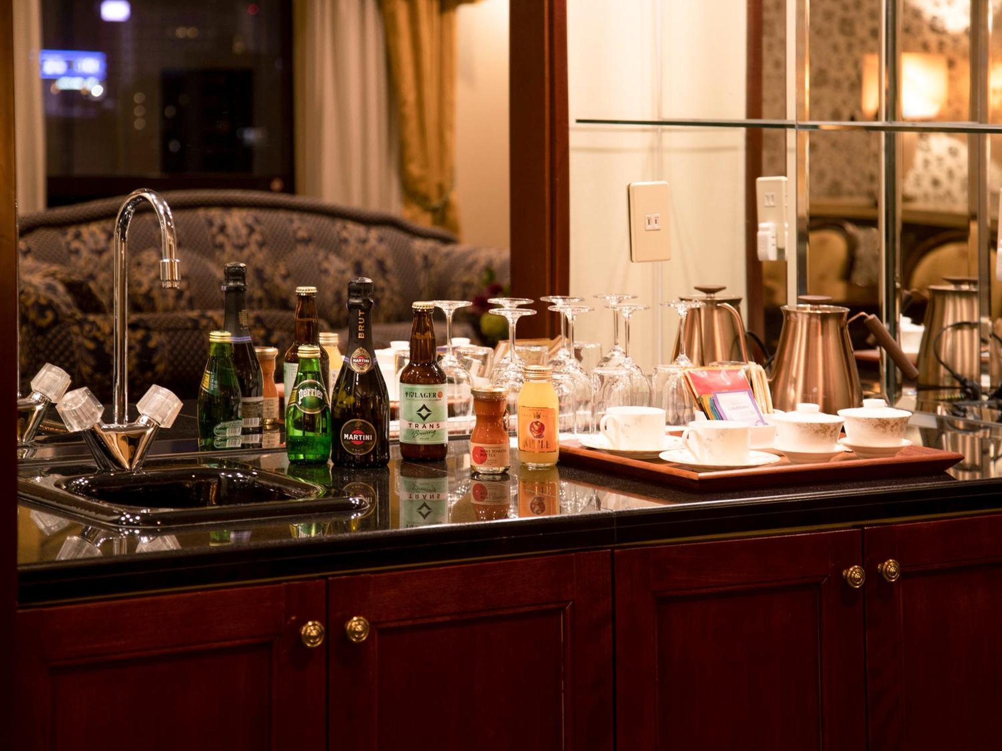 Premier Hotel -Tsubaki- Sapporo Room photo A wet bar